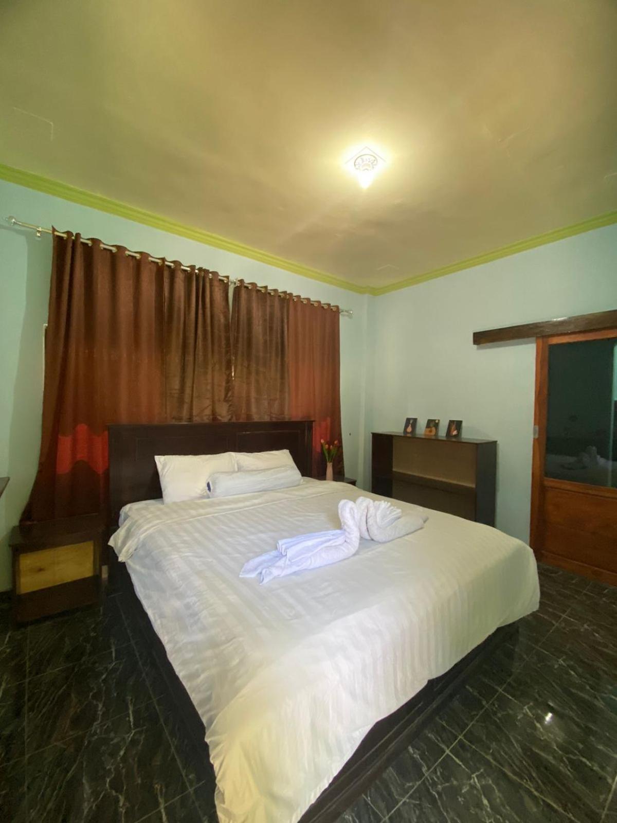 Kurnia Family Homestay & Restaurant! Huu Exterior foto