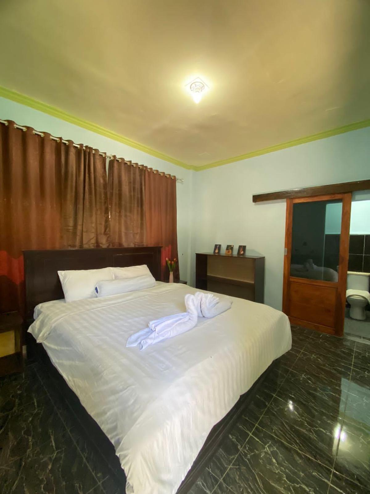Kurnia Family Homestay & Restaurant! Huu Exterior foto